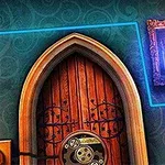 Kemerli tahta kapı, yanında mavi parlayan bir çerçeveli tablo ve alt kısımda metal bir halka bulunan karmaşık desenli duvar