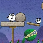 Panda karakterleri, bir taş parçası ve sıcak hava balonuyla birlikte renkli bir arka planda duruyor