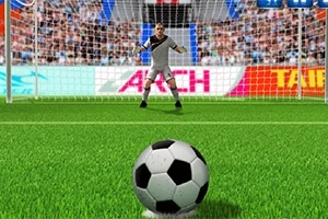 Yeşil sahada penaltı noktasının yakınında duran bir futbol topu ve arka planda kalecinin olduğu görüntü