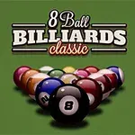 Yeşil bir bilardo masasında üçgen içinde dizilmiş bilardo topları