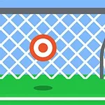 Futbol kalesine yerleştirilmiş kırmızı bir hedef tahtası