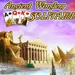 Antik yapılar ve bir heykelin önünde kart destesiyle birlikte mor ve pembe tonlarında bir gökyüzü