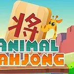 Giraffeyle dekore edilmiş Mahjong taşının önünde Animal Mahjong yazısı ve arka planda dağ manzarası