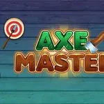 Tahta zemin üzerine Axe Master yazısı ve yanlarında iki tane hedef tahtası