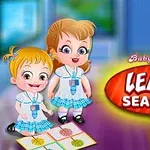 İki çocuk ve Learn Seasons yazılı bir tabela, arka planda bulanık bir oda görüntüsü