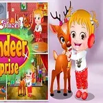 Bebek ve kulaklıklı küçük kız, yanındaki geyik ile neşeli bir ortamda