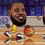 İki karikatürize basketbol oyuncusu, büyük kafaları ve geniş gülümsemeleriyle bir sahada basketbol oynuyor