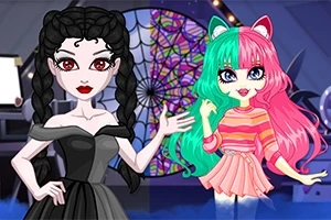 İki anime karakteri, biri siyah elbiseli ve uzun siyah saçlı, diğeri renkli saçları ve pembe kulakları olan bir kıyafetle, arka planda ağ desenli bir pencere önünde poz veriyor