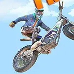 Mavi ceketli ve kasklı bir kişi, yerden havalanmış bir motocross bisikleti üzerinde akrobatik bir hareket yaparken görülüyor