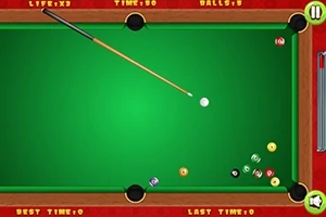 Yeşil bir bilardo masasında istekayla beyaz topa vurulmak üzere ve çeşitli renklerde bilardo topları masanın sağ tarafında toplanmış durumda