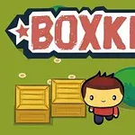 Yeşil bir zemin üzerinde BOXKID yazısı, ahşap kutular ve sevimli bir karakter