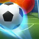 Ön planda hızlı hareket eden bir futbol topuyla beraber, arka planda futbol kaleleri ve diğer renkli toplar yer almakta
