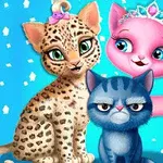 Bir leopar desenli yavru kedi, pembe taçlı pembe bir kedi ve mavi çizgili sinirli bir kedi mavi bir arka plan önünde
