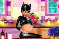 Catwoman Hamile oyununda, Catwomanın bir süper kahramanın hamilelik