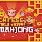 Kırmızı ve altın temalı Çin Yeni Yılı kutlaması, bir domuz figürü, paralar, çiçekler ve bir çocuğun yanı sıra Chinese New Year Mahjong metni ile süslenmiş