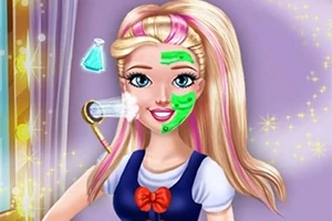 Bir kızın yüzüne yeşil maske ve buhar uygulandığı spa bakım anı
