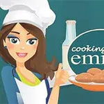 Şapkalı bir aşçı kadın yanında bir tabak kurabiye ve mutfak malzemeleriyle poz veriyor