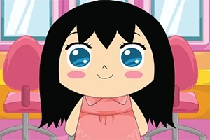 Kocaman mavi gözlü, siyah saçlı ve pembe elbiseli bir çocuk anime karakteri, arka planda pembe sandalyelerle dolu renkli bir oda