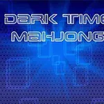 Mavi tonlarında geometrik desenli arka plan üzerindeki Dark Time Mahjong yazısı