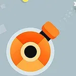 Turuncu ve siyah detaylara sahip bir top, gri arka plan üzerinde ateş ederek küçük bir yıldız şekline doğru yönelmiş, yanı sıra sarı kare unsurlar var