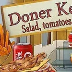 Döner kebap, patates kızartması, çeşitli soslar, kola ve malzemelerle dolu bir fast food tezgahı