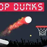 Drop Dunks yazısı, halka dolu bir tribün önünde, ateşli bir efektle potaya doğru hareket eden bir top ve beyaz platform