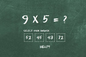 Yeşil bir tahta üzerinde tebeşirle yazılmış 9 x 5 = ?