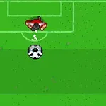 Yeşil bir futbol sahasında topa vuran kaleci ve oyuncular