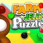 Çizgi film tarzında bir tavuk, renkli bir çiftlik ortamında, Farm Jelly Puzzle yazısının yanında yer alıyor