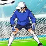 Kep takmış bir kaleci mavi forma giymiş, bir futbol topunu kurtarmaya hazırlanıyor