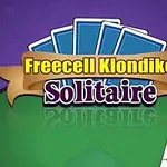 Mor bir arka plan üzerinde kart destesi ve altın bir şerit üzerinde Freecell Klondike Solitaire yazısı, sağ alt köşede ise bir As ve Kupa Kralı kartları