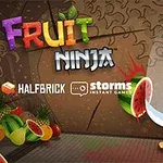 Bir ninja karakteri, havadaki karpuzları bir kılıçla kesiyor
