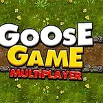 Yeşil çimen zemin üzerinde büyük beyaz ve sarı harflerle Goose Game Multiplayer yazısı
