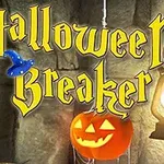 Karanlık bir arka plan üzerinde Halloween Breaker yazısı, bir balkabağı feneri ve asılı bir lamba