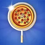 Mavi arka planda, üzerinde dilimlenmiş zeytinli ve sucuklu pizza bulunan büyüteç