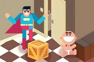 Süper kahraman kostümlü bir karakter ve gülümseyen bebek, bir odada açık kapının önünde, yanlarında bir tahta kutu ile duruyor