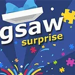 Renkli yapboz parçalarıyla süslenmiş mavi bir arka planda Jigsaw Surprise yazısı