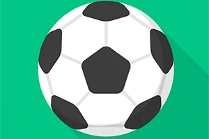 Yeşil arka plan üzerinde klasik tasarımlı siyah beyaz bir futbol topu