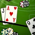 Yeşil bir masa üzerinde iskambil kartları (kupa As ve maça Vale) ve çeşitli poker fişleri