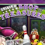 Little Shop of Treasures tabelasının altında oyuncaklar, müzik aletleri ve dekoratif eşyalar bulunan bir vitrin
