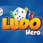 Mavi arka plan üzerinde büyük beyaz zarlar ve renkli oyun piyonlarıyla tasarlanmış Ludo Hero yazısı