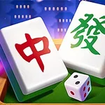 İki Çin karakterli domino taşı ve bir zar, yeşil bir yüzey üzerinde yer alıyor