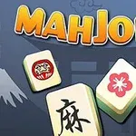 Mahjong yazısıyla birlikte üç Mahjong taşı, mavi bir arka plan üzerinde yer alıyor