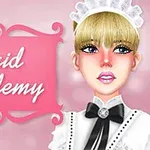 Sarı saçlı, pembe yanaklı genç bir kadın hizmetçi şapkalı ve siyah kravatlı poz veriyor, yanında Maid Academy yazısı bulunan pembe bir tabela bulunuyor