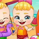 İki neşeli bebek plajda, biri dondurma diğeri ise karpuz dilimi tutarken renkli mayolar giymiş