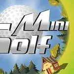 Gökyüzü ve bulutların önünde dev bir golf topu, etrafında orman ve küçük bir kulübe ile birlikte Mini Golf yazısı