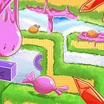 Renkli bir oyun ortamı; pembe şekerler, yeşil labirent yollar ve kristal benzeri turuncu objelerle dolu