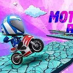 Çatlak bir yolda, mavi ve beyaz kasklı bir karakter, kırmızı beyaz bir motosikletle tekerlek kaldırıyor, arka planda MOTO BOSS yazısı var