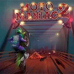 Motosiklet kullanan bir kişi, üzerinde Moto Maniac 2 yazan ışıklı tabelanın altında bir köprüde ilerliyor