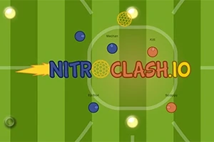 Yeşil bir futbol sahasında, üzerinde NITRO CLASH